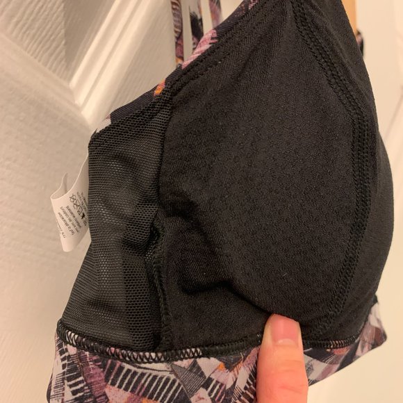 NWT Lululemon Free To Be Serene Bra Size 4 - Picture 8 of 9